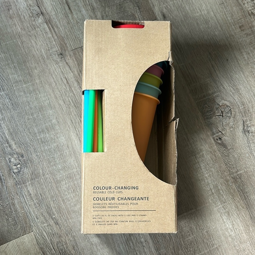 Colour changing cups with lids and straws 5 pack with bonus 50 stickers!